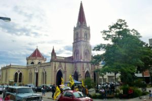 VENEZUELA: Mérida – Historic architecture and street life in Santiago de los Caballeros de Mérida