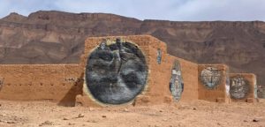 MOROCCO: Streetart Tamnougalt – Desert Art – DAVID CHOE’s Igloo Hong Project – Urban Creations in the Middle of Nowhere