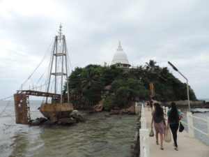 SRI LANKA: Matara – Temple Island, Monuments and Street Life