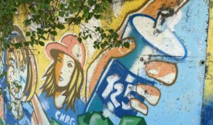 ROMANIA: Streetart Slatina – Munetenian Urban Art at the Olt River – School Spray Days