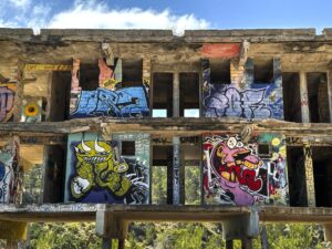 SPAIN: Streetart Ibiza – Cala d’en Serra – Abandoned Urbex Hotel – Lost Place Graffiti