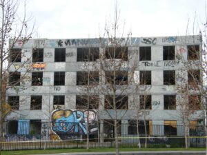 CHILE: Streetart Santiago – Las Condes – Villa San Luis – Historic Monument & Lost Place Graffiti Spot